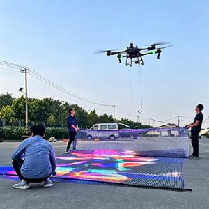 Pantalla LED Voladora con Drones 5x10